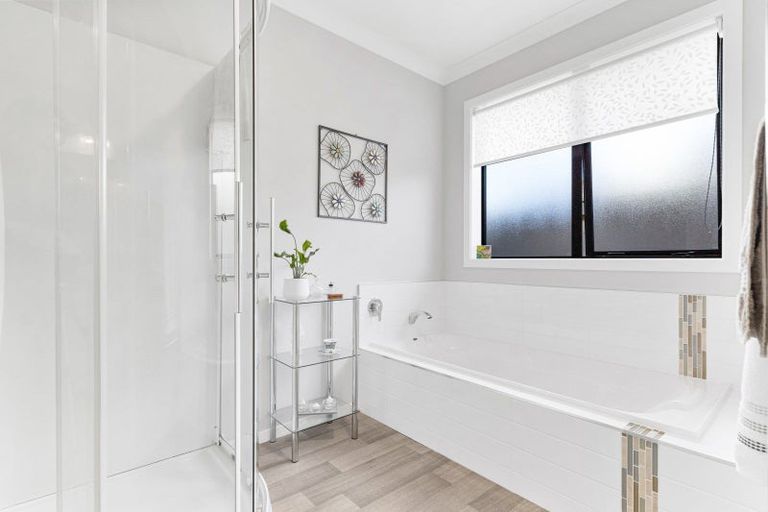 Photo of property in 13 Feist Street, Carterton, 5713