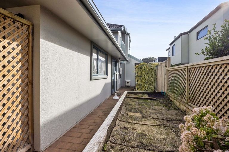 Photo of property in 2 Kawaroa Close, New Plymouth, 4310