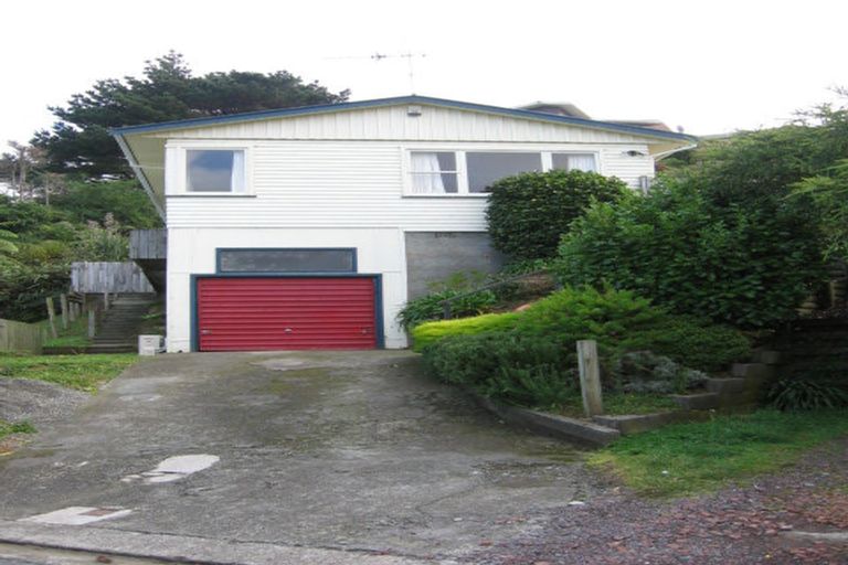 Photo of property in 8 Shrimpton Way, Newlands, Wellington, 6037