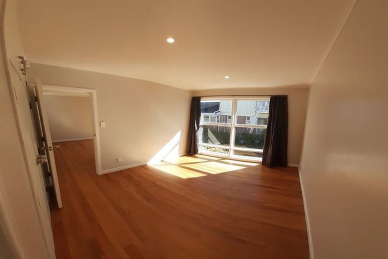 Photo of property in 15 Wainui Avenue, Point Chevalier, Auckland, 1022