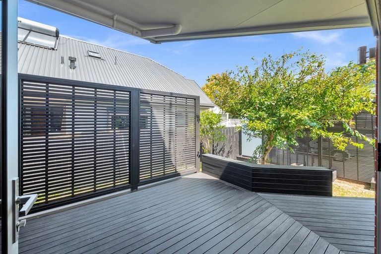 Photo of property in 2/36 Devon Road, Bucklands Beach, Auckland, 2012