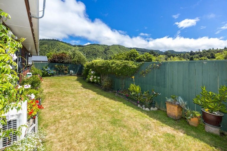 Photo of property in 39b Gemstone Drive, Birchville, Upper Hutt, 5018