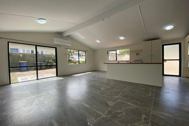 Photo of property in 1014a Great North Road, Point Chevalier, Auckland, 1022
