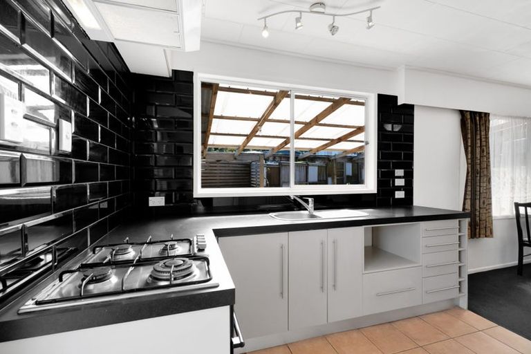 Photo of property in 28a Simons Street, Moturoa, New Plymouth, 4310