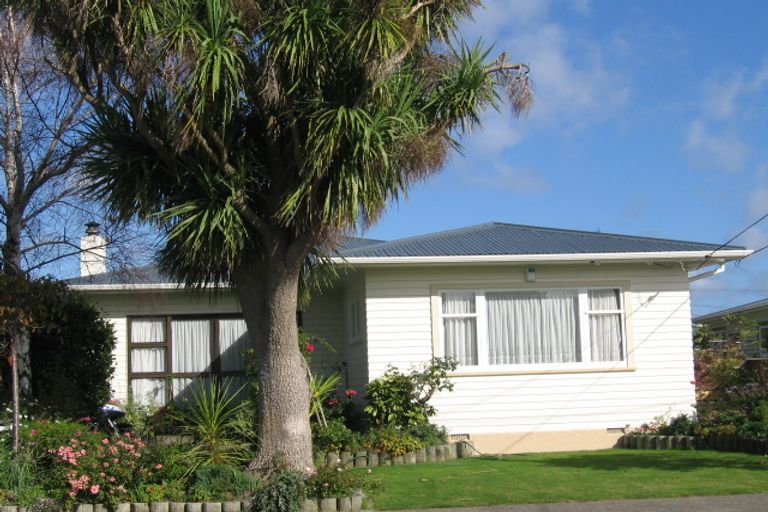 Photo of property in 8 Holyoake Crescent, Avalon, Lower Hutt, 5011
