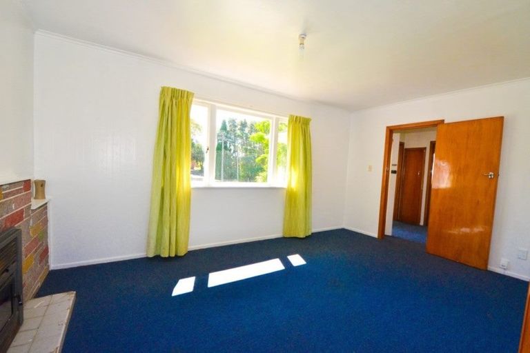 Photo of property in 43 Beaubank Road, Kelston, Auckland, 0602