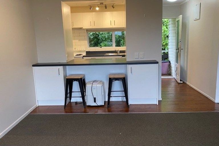 Photo of property in 2/49 Maungaraki Road, Korokoro, Lower Hutt, 5012
