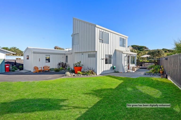 Photo of property in 12 Scott Avenue, Otaki Beach, Otaki, 5512