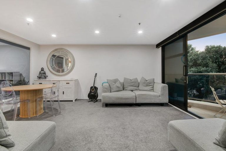 Photo of property in 1e/175 Hurstmere Road, Takapuna, Auckland, 0622