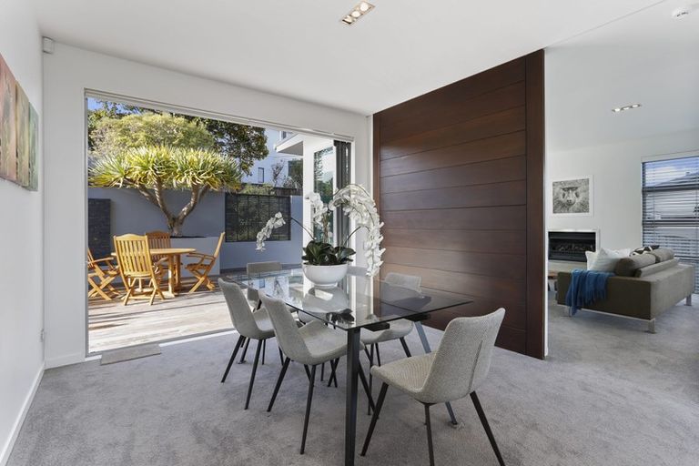 Photo of property in 32a Parr Terrace, Castor Bay, Auckland, 0620