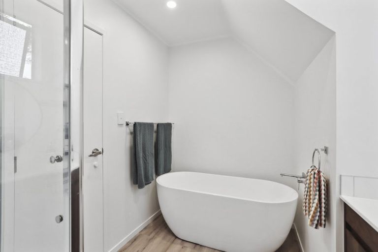 Photo of property in 62 Wirihana Road, Titirangi, Auckland, 0604