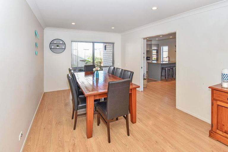 Photo of property in 8 Scotsmoor Drive, Wattle Downs, Auckland, 2103