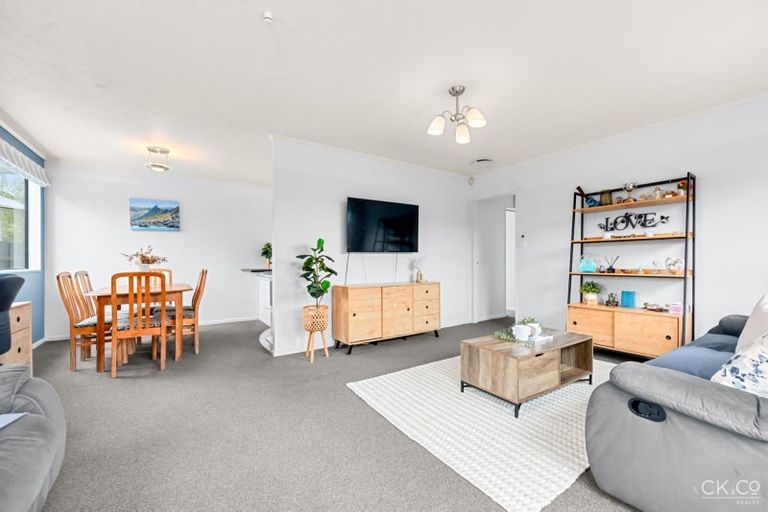 Photo of property in 180 Holborn Drive, Stokes Valley, Lower Hutt, 5019