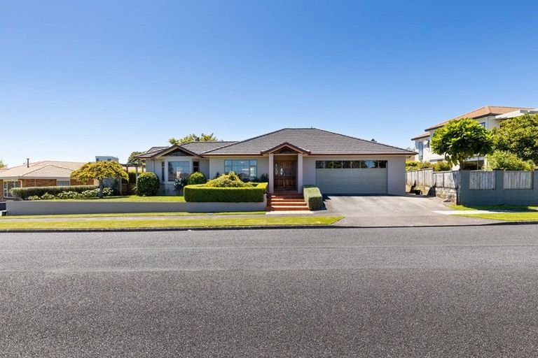 Photo of property in 11 Shelter Grove, Frankleigh Park, New Plymouth, 4310