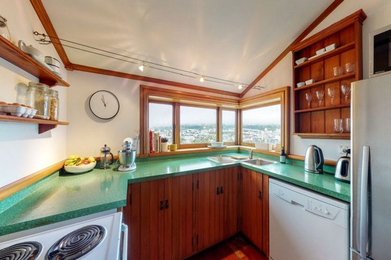 Photo of property in 16 Stafford Street, Mount Victoria, Wellington, 6011