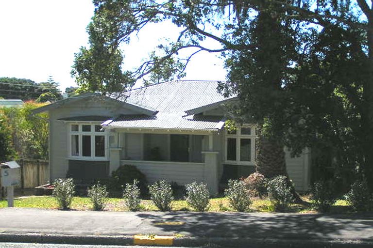 Photo of property in 2/5 Church Street, Northcote Point, Auckland, 0627