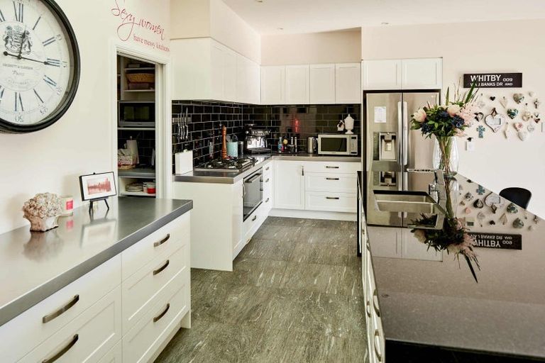 Photo of property in 10 Madeira Close, Whitby, Porirua, 5024