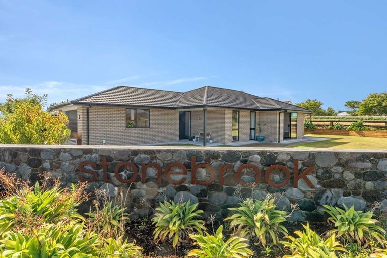 Photo of property in 2 Atutahi Street, Hurdon, New Plymouth, 4310