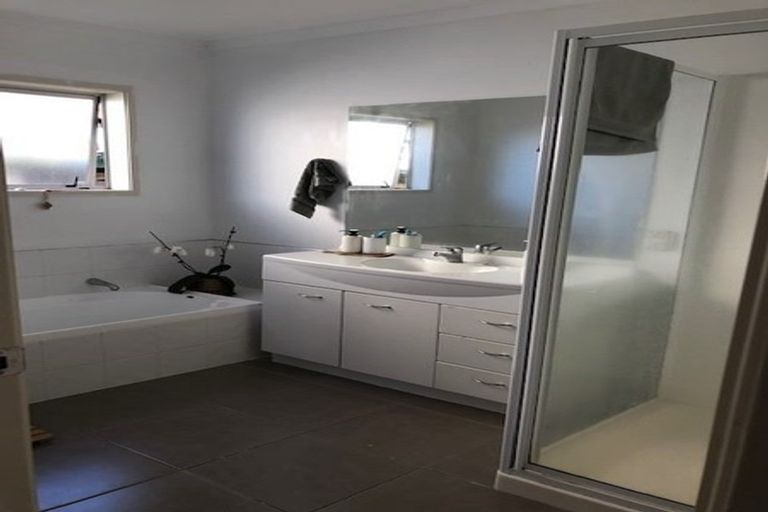 Photo of property in 2/100 Millers Road, Brookfield, Tauranga, 3110