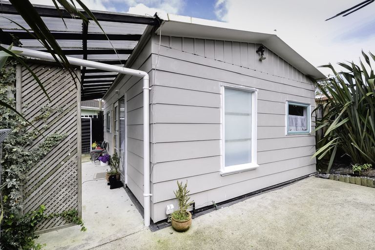 Photo of property in 49a Helena Street, Massey, Auckland, 0614