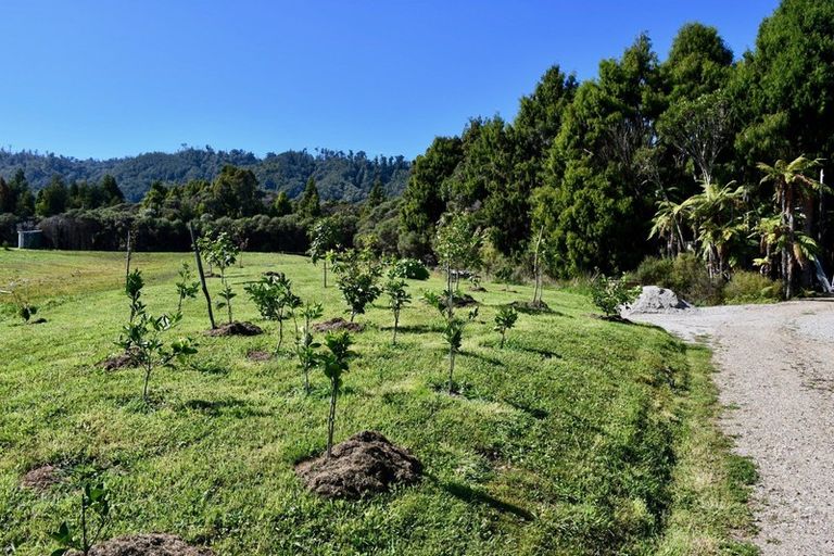 Photo of property in 4 Sunset Heights Road, Karamea, 7893