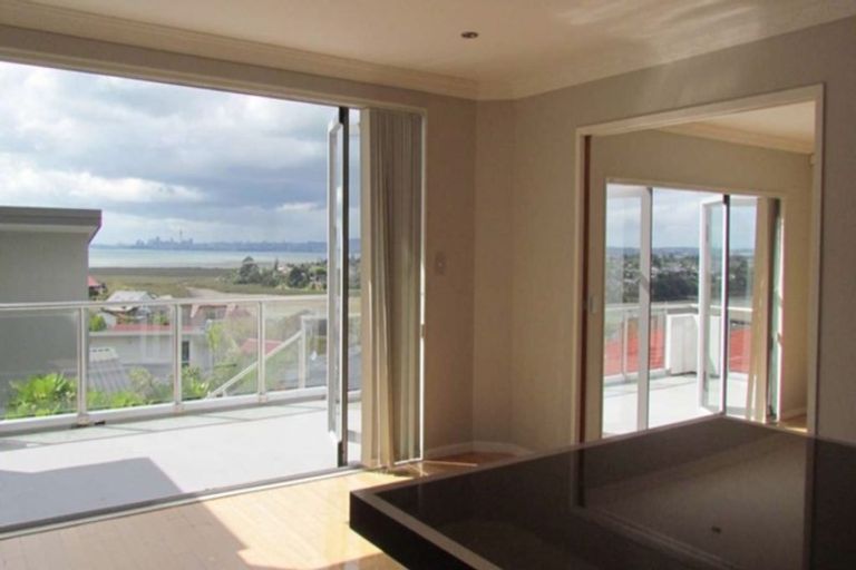 Photo of property in 9 Graceview Way, West Harbour, Auckland, 0618