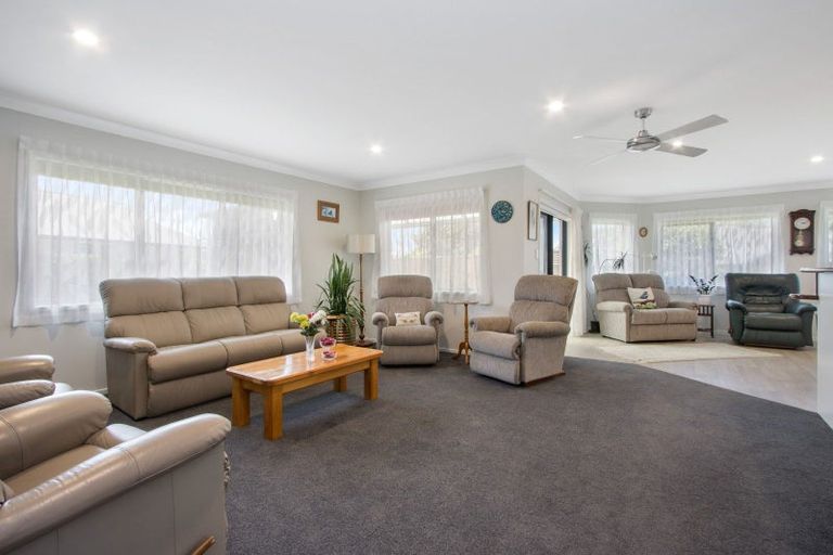 Photo of property in 2 Bransley Grove, Katikati, 3129