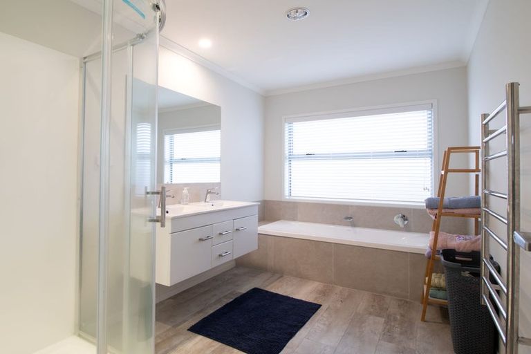 Photo of property in 64 Penetaka Heights, Pyes Pa, Tauranga, 3112