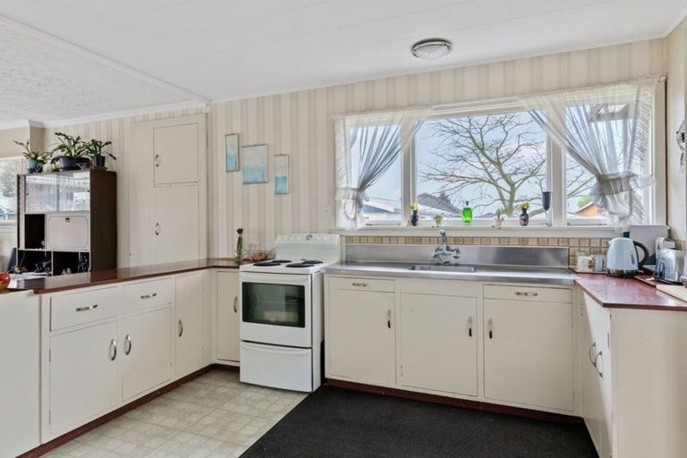 Photo of property in 12 Glenora Place, Hornby, Christchurch, 8042