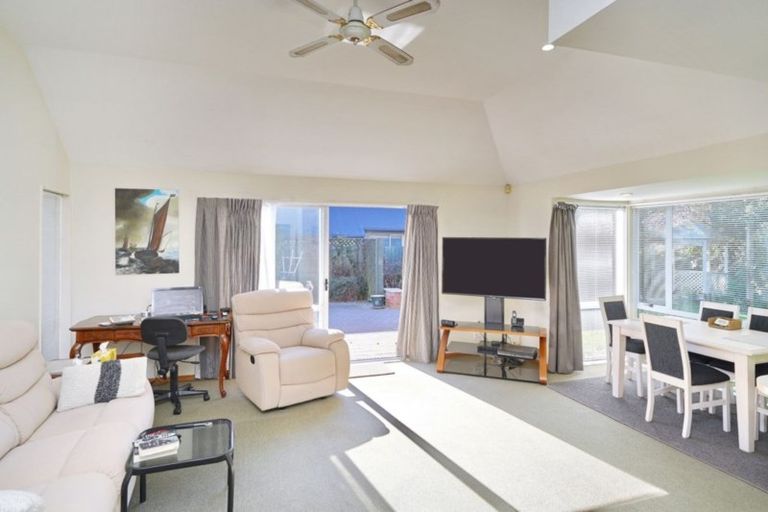 Photo of property in 12 Milesbrook Close, Rangiora, 7400