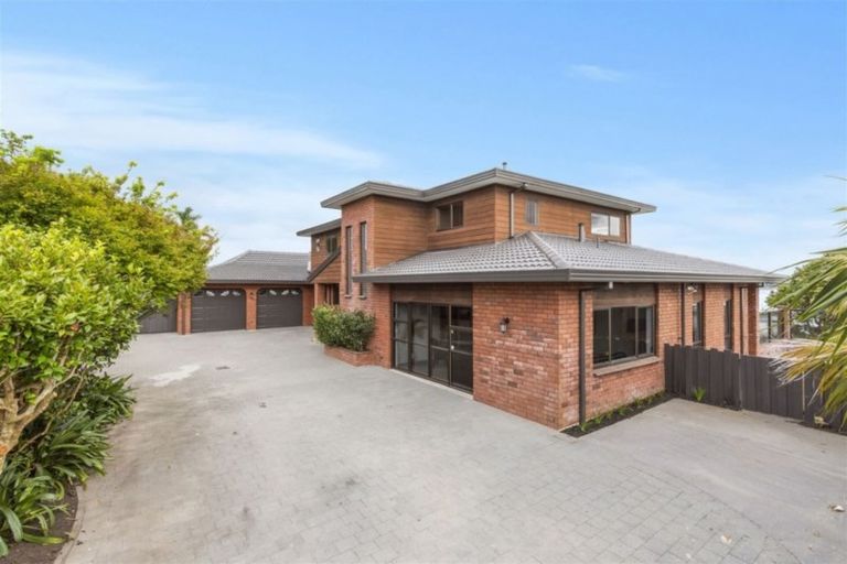 Photo of property in 8 Della Place, Conifer Grove, Takanini, 2112