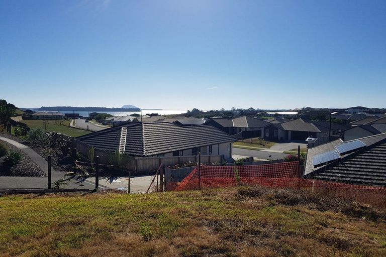 Photo of property in 13 Lakeside Terrace, Omokoroa, 3114