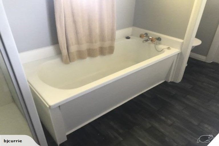 Photo of property in 24 Kent Crescent, Awapuni, Palmerston North, 4412