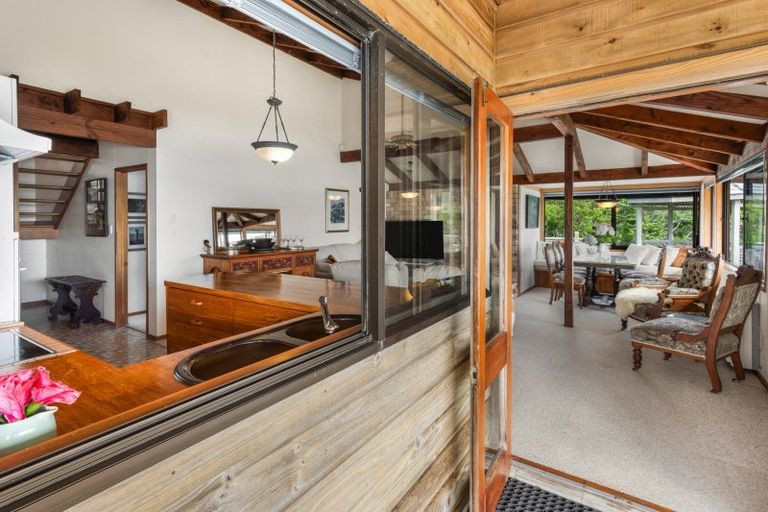 Photo of property in 2 Queens View Road, Russell, 0202