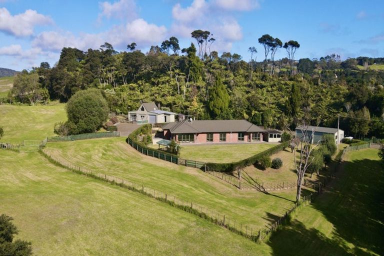 Photo of property in 58 Arrowsmith Road, Waitakere, Henderson, 0782