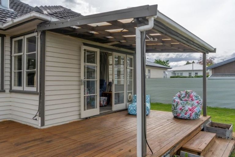 Photo of property in 2 Kent Street, Carterton, 5713