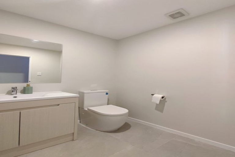 Photo of property in 4d Deep Creek Road, Torbay, Auckland, 0630