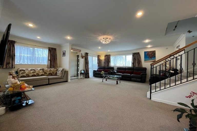 Photo of property in 1/41 Butley Drive, Farm Cove, Auckland, 2012