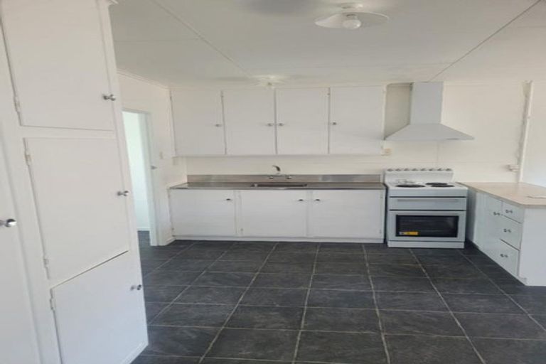 Photo of property in 8 Simons Street, Moturoa, New Plymouth, 4310