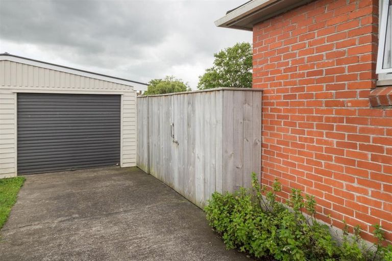 Photo of property in 27 Holland Crescent, Bulls, 4818