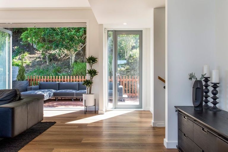 Photo of property in 8b Huka Road, Birkenhead, Auckland, 0626