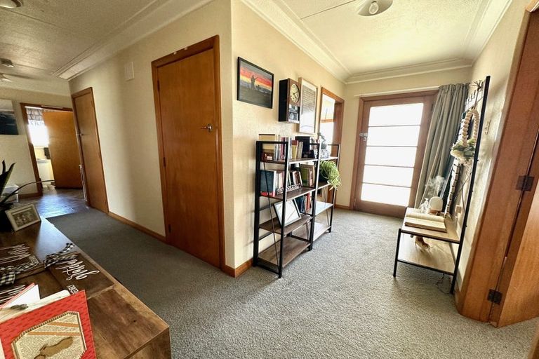 Photo of property in 16 Barnego Road, Balclutha, 9230