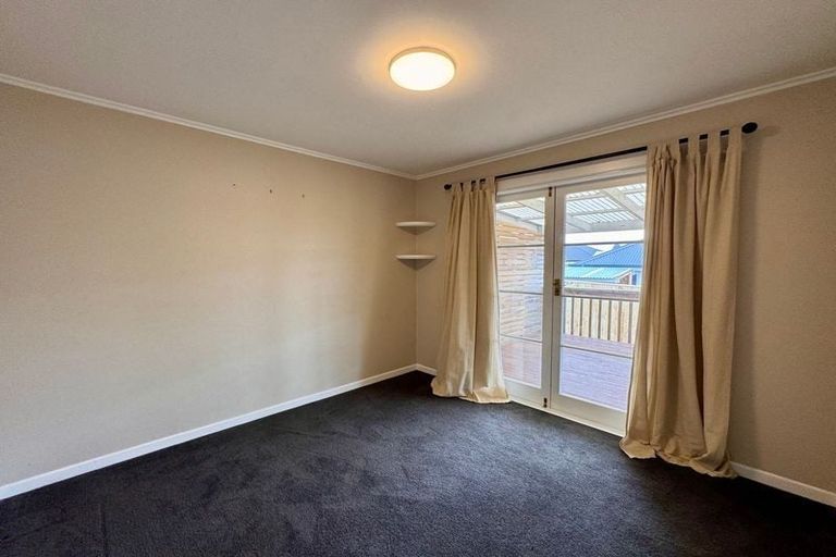 Photo of property in 16 Booth Crescent, Tuakau, 2121