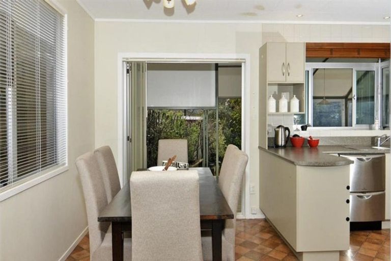 Photo of property in 17 Peterhouse Place, West Harbour, Auckland, 0618