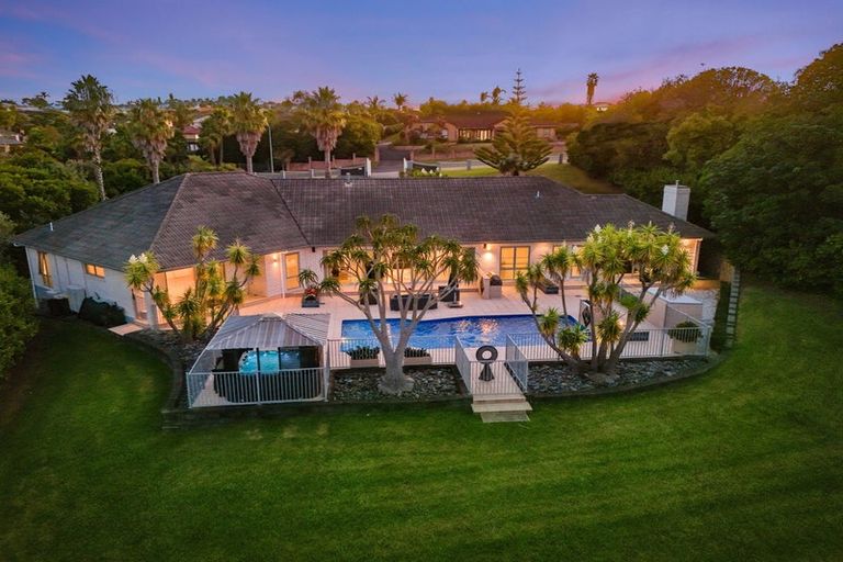 Photo of property in 7 Burgundy Park Avenue, Henderson, Auckland, 0612