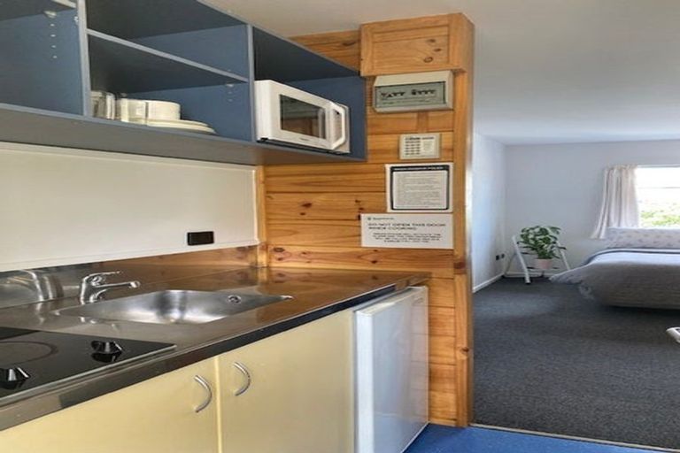 Photo of property in Basin Reserve Complex, 22/4 Sussex Street, Mount Cook, Wellington, 6021