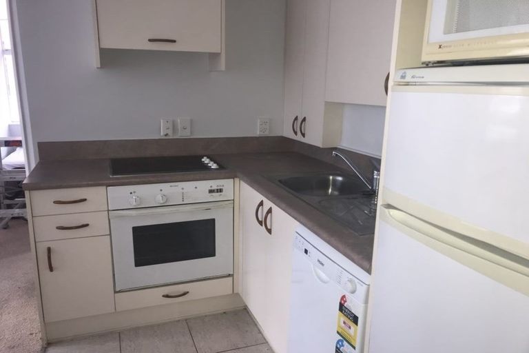 Photo of property in Terrace Tower Apartments, 9b/126 The Terrace, Wellington Central, Wellington, 6011