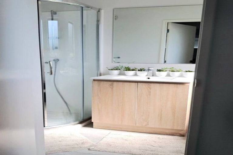 Photo of property in 29 Kaimai Avenue, Massey, Auckland, 0614