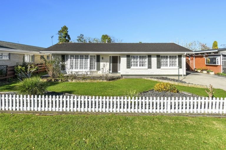 Photo of property in 22 Sunnypark Avenue, Rosehill, Papakura, 2113
