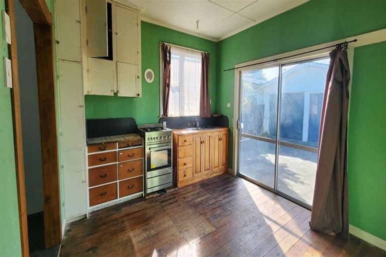 Photo of property in 21 Tongariro Street, Castlecliff, Whanganui, 4501